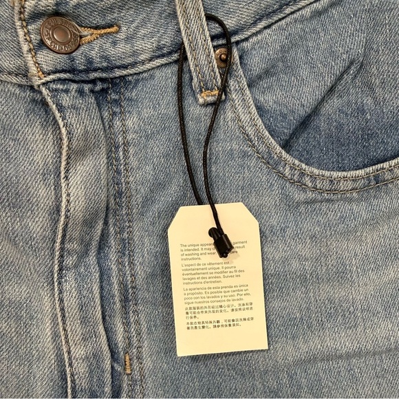 Levi’s High Loose Wide Leg Women’s Jeans in Let’s Stay In - Medium Wash 31 - Picture 4 of 9